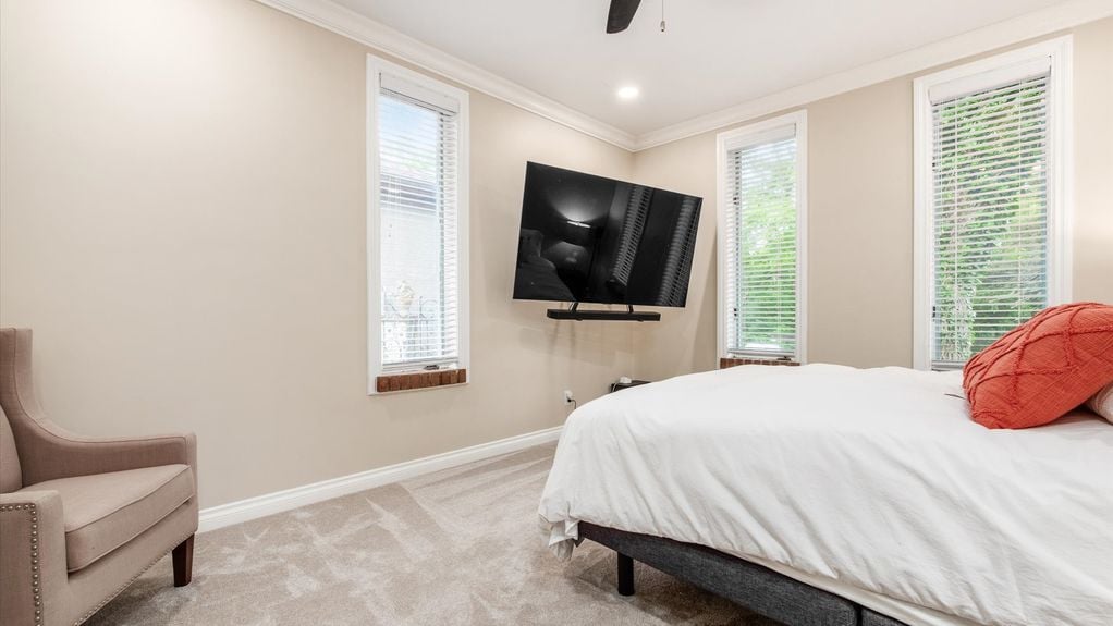 34-z 2830 Silver St Interior069