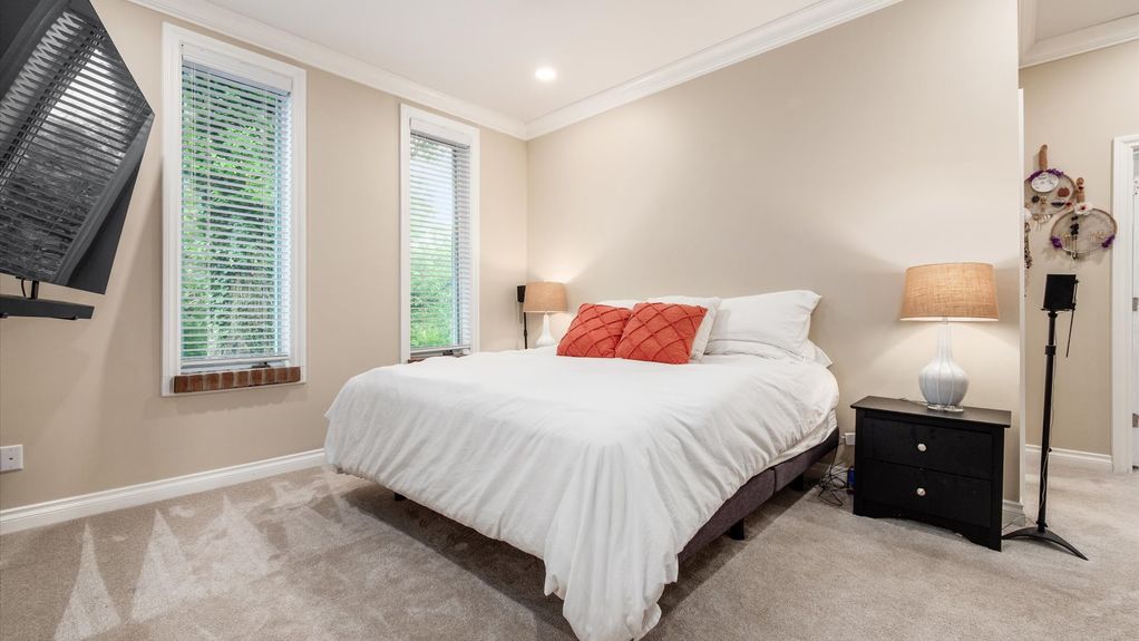 35-z 2830 Silver St Interior072