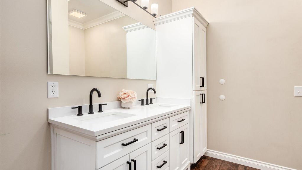 37-z 2830 Silver St Interior080