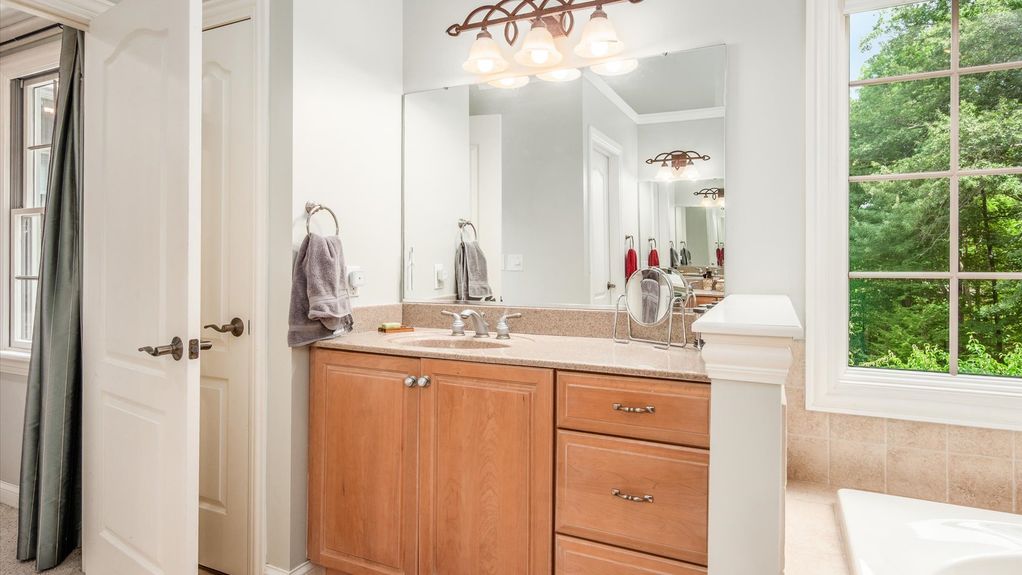 044-z 108 Hawks Cove112