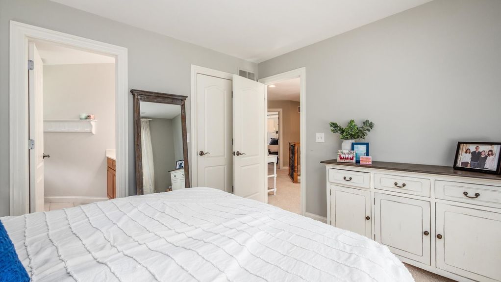 048-z 108 Hawks Cove123