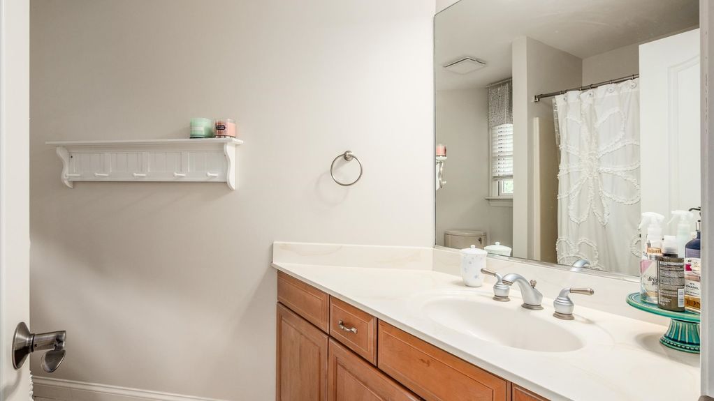 049-z 108 Hawks Cove125