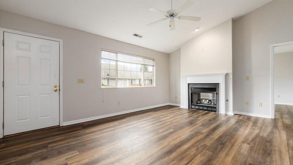 06-zj 733 Windsor Ln009