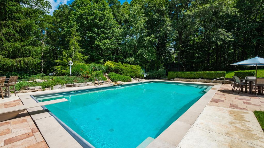 074-z 108 Hawks Cove180