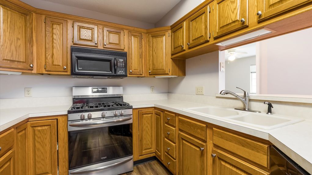 08-zj 733 Windsor Ln018