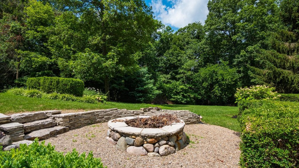 084-z 108 Hawks Cove190