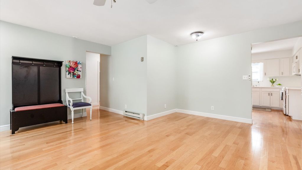 09-zj 41 Denison Ct036