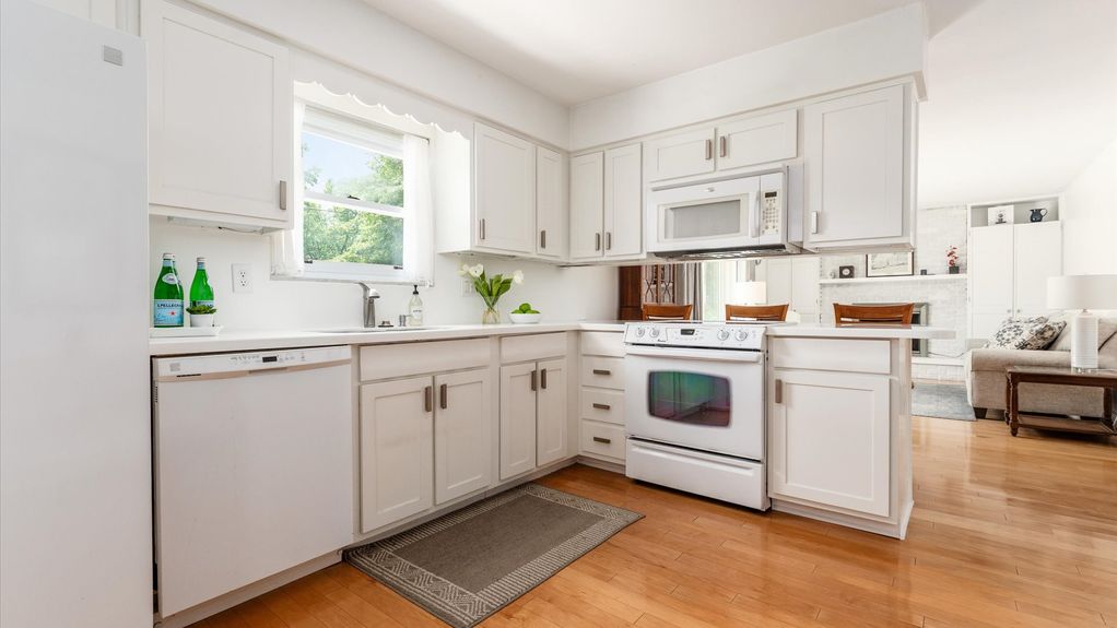 10-zj 41 Denison Ct039