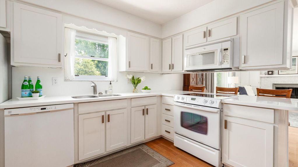 11-zj 41 Denison Ct042