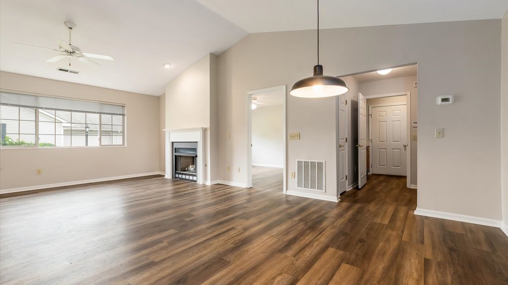 11-zj 733 Windsor Ln029