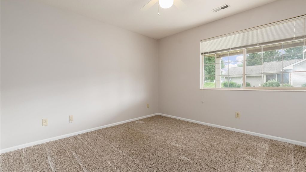 12-zj 733 Windsor Ln032