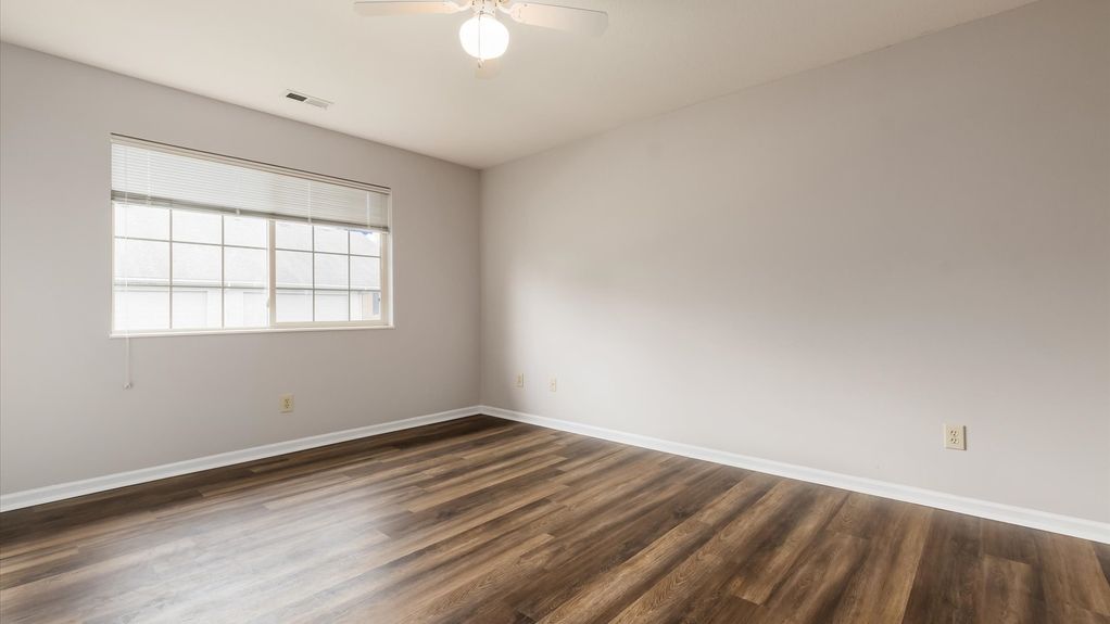 14-zj 733 Windsor Ln037