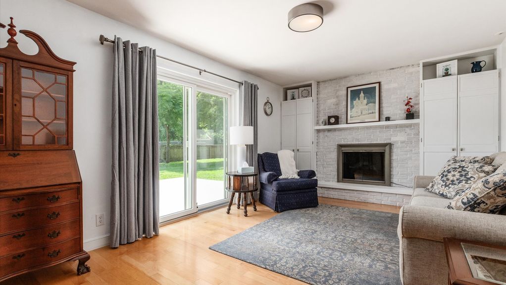 15-zj 41 Denison Ct054