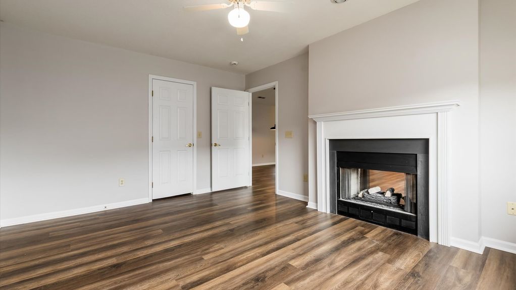 15-zj 733 Windsor Ln040