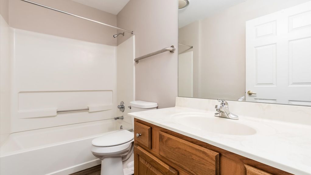 16-zj 733 Windsor Ln042