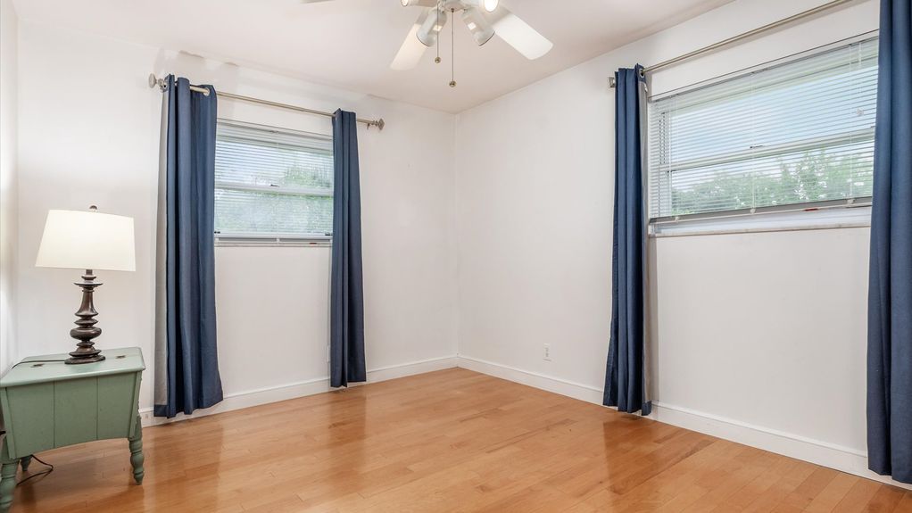 20-zj 41 Denison Ct069