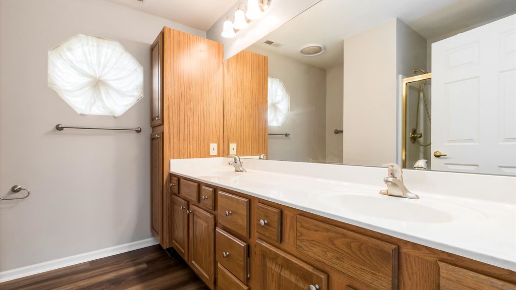 20-zj 733 Windsor Ln052