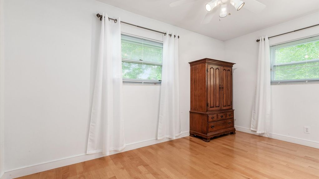 25-zj 41 Denison Ct081