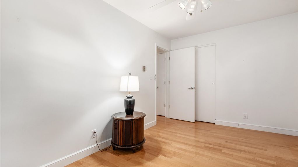 26-zj 41 Denison Ct084