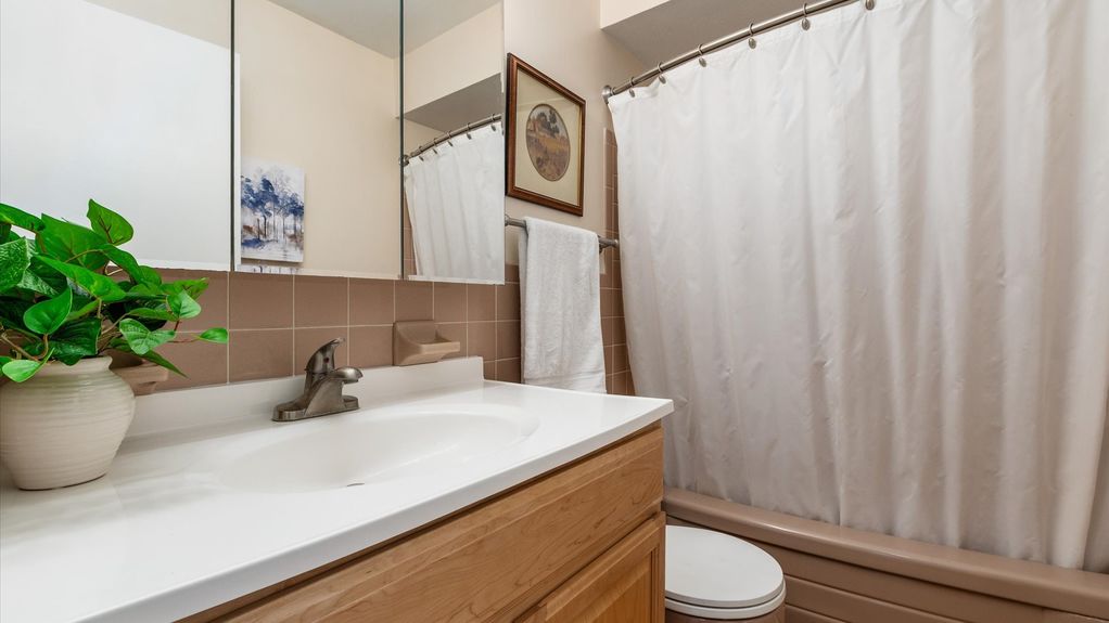 27-zj 41 Denison Ct086