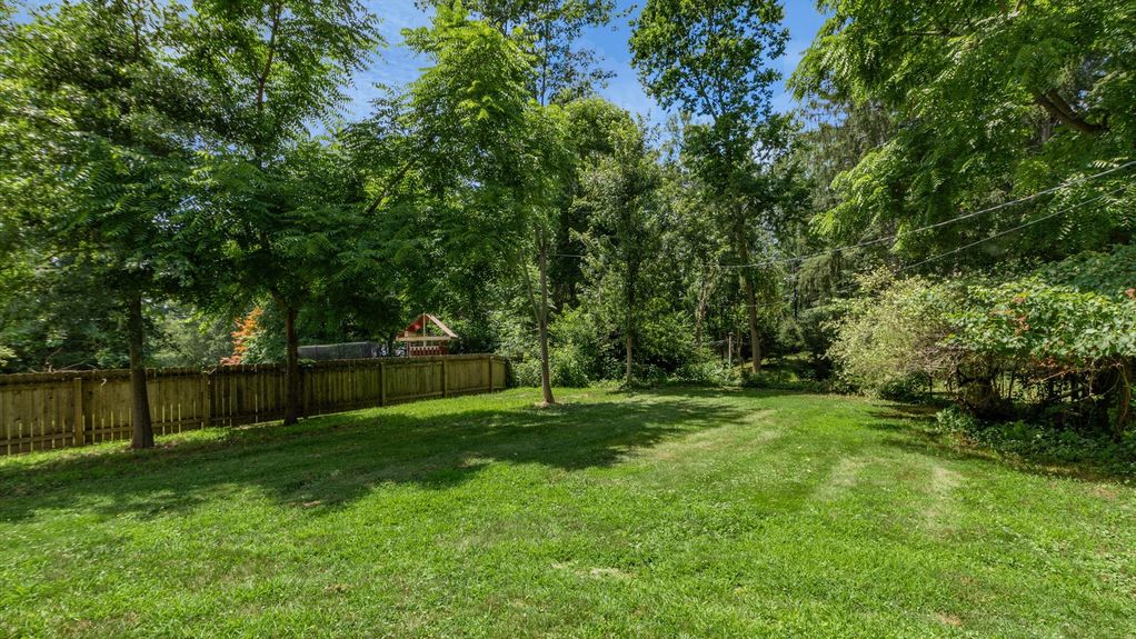 32-zj 41 Denison Ct017