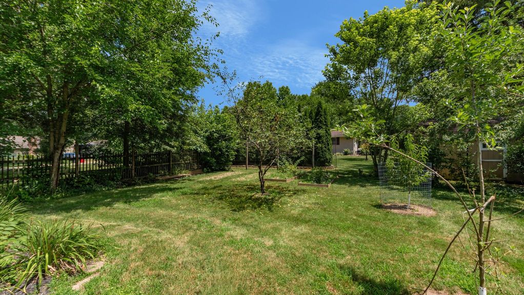 33-zj 41 Denison Ct023