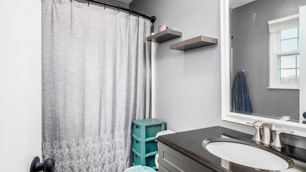 22-z 1649 Lewie Dr057