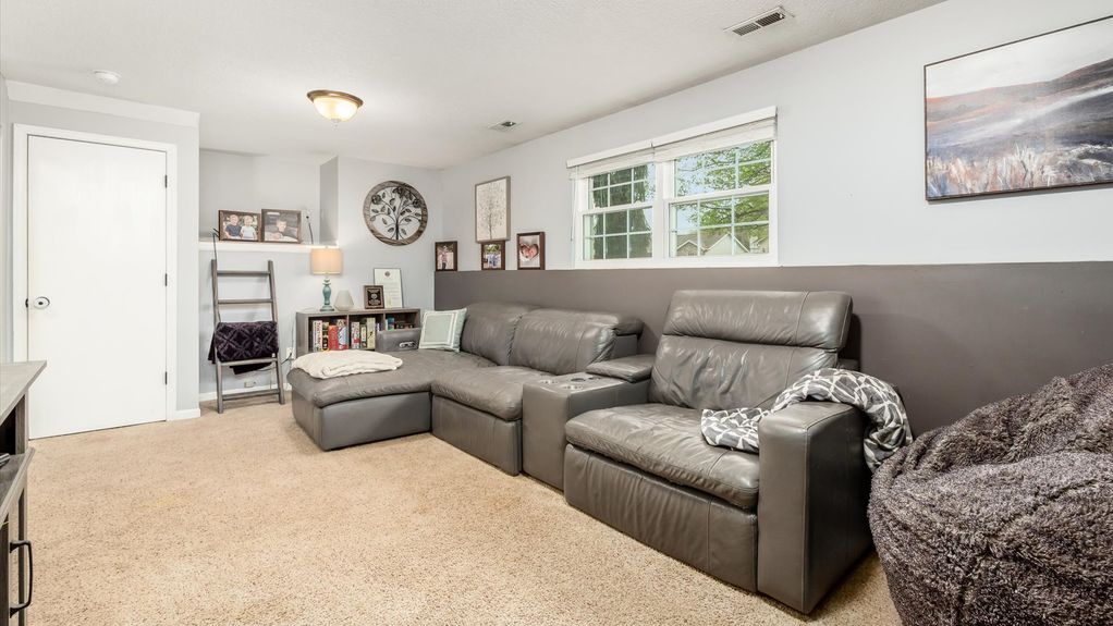 30-z 1649 Lewie Dr077