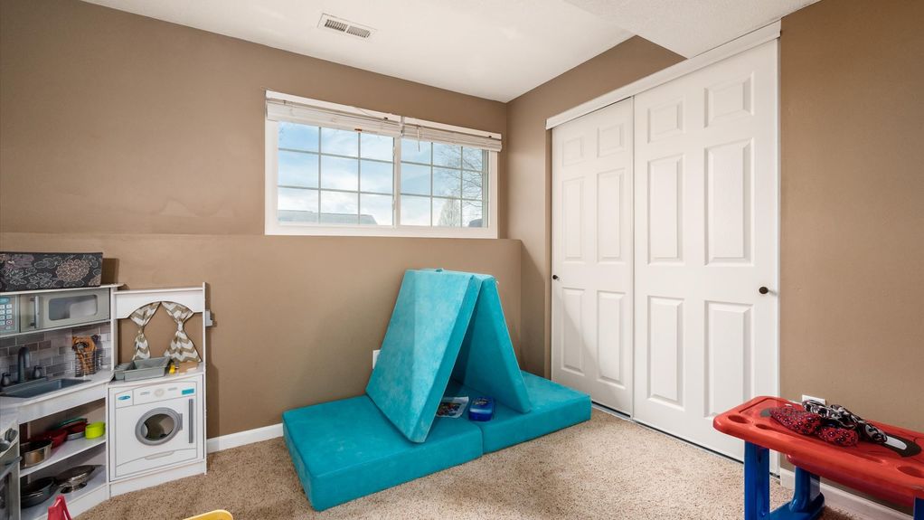 33-z 1649 Lewie Dr085