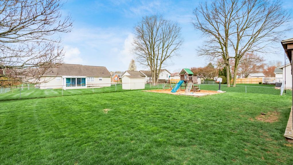 36-z 1649 Lewie Dr007