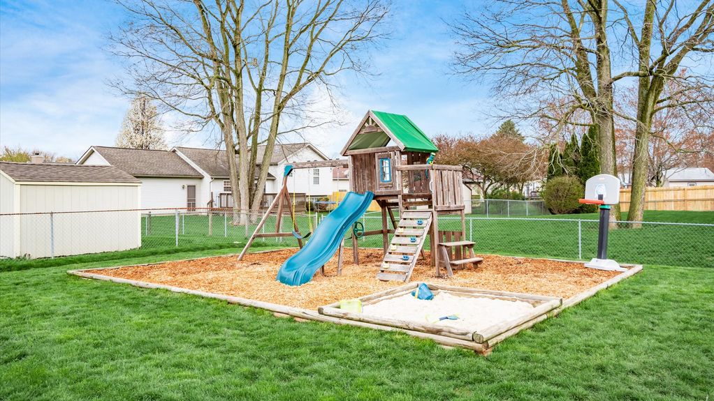 37-z 1649 Lewie Dr008