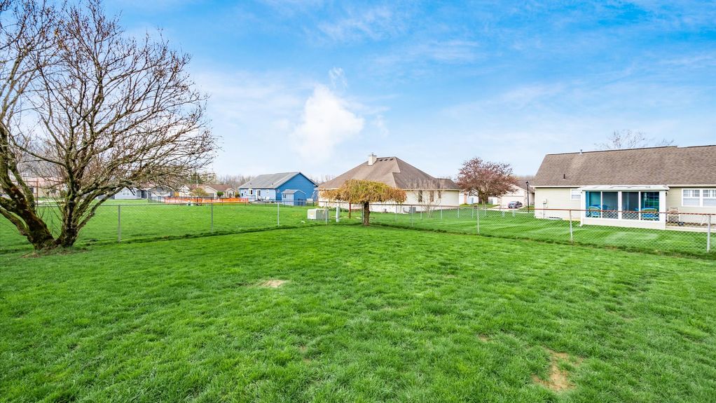 38-z 1649 Lewie Dr009