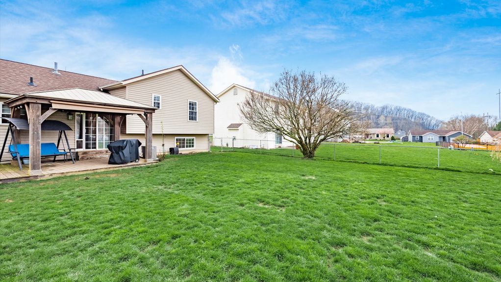 40-z 1649 Lewie Dr011