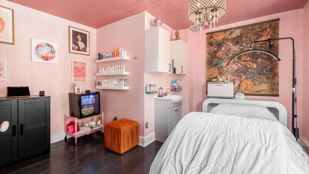 24-z 133 E College054