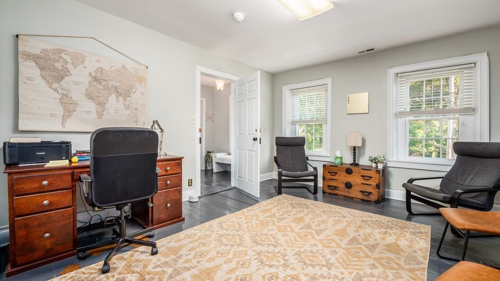 27-z 133 E College064