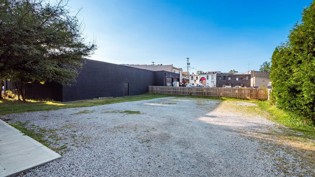 29-z 133 E College077