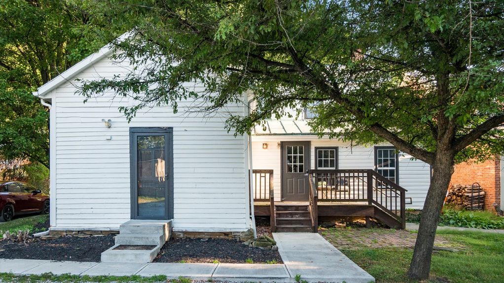 33-z 133 E College081