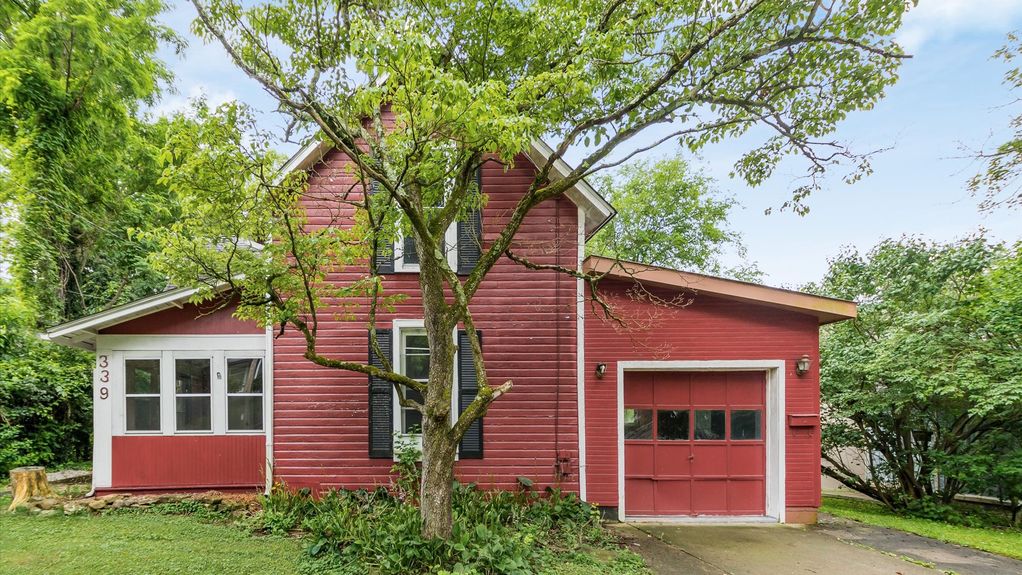 01-zj 339 W Maple St001