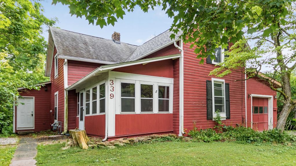 06-zj 339 W Maple St006