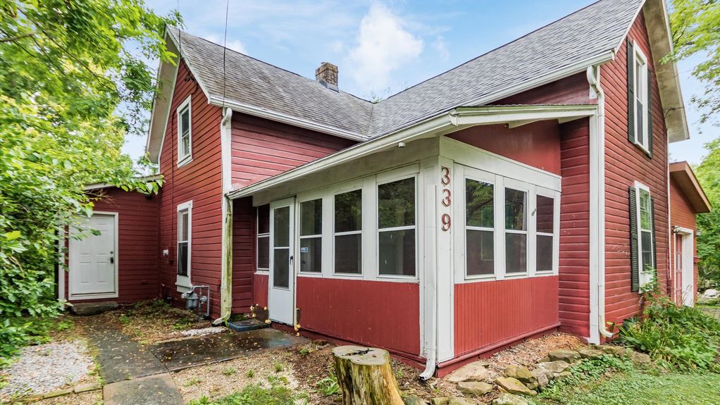 08-zj 339 W Maple St008