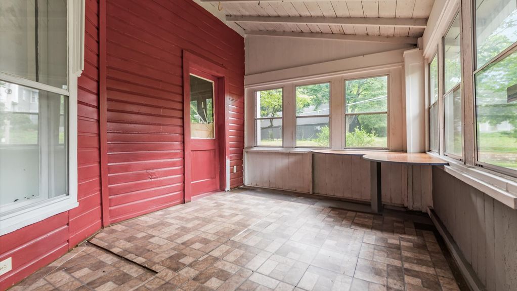 12-zj 339 W Maple St016-2