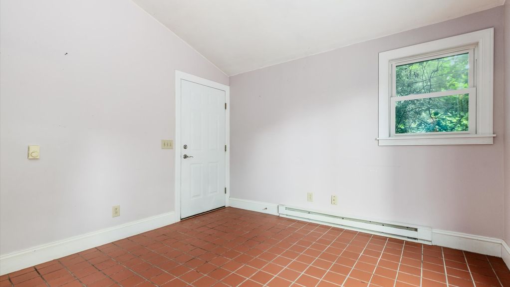 15-zj 339 W Maple St028