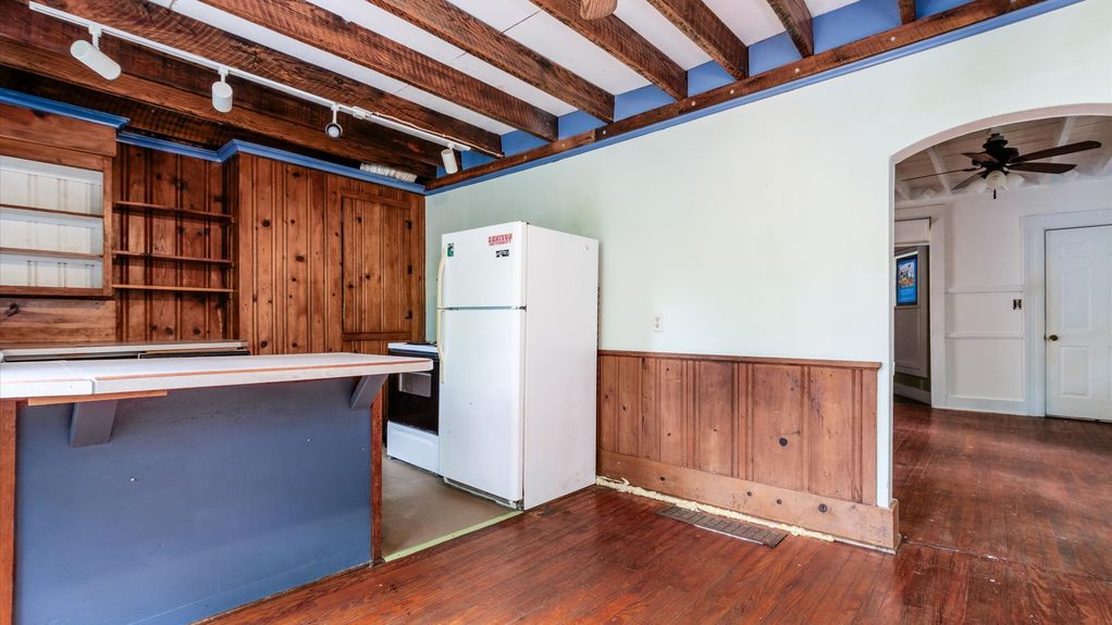 17-zj 339 W Maple St034