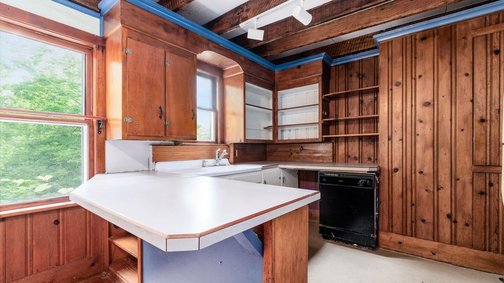 18-zj 339 W Maple St036