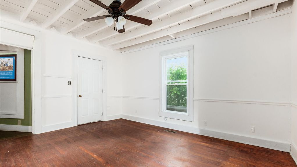 19-zj 339 W Maple St049