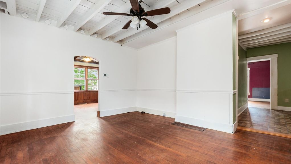 20-zj 339 W Maple St052