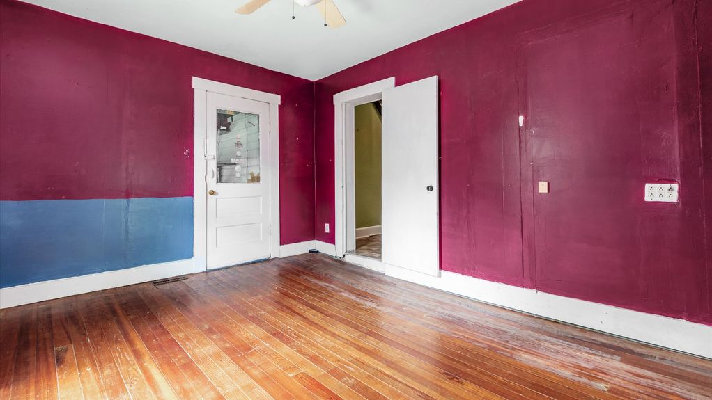 22-zj 339 W Maple St062