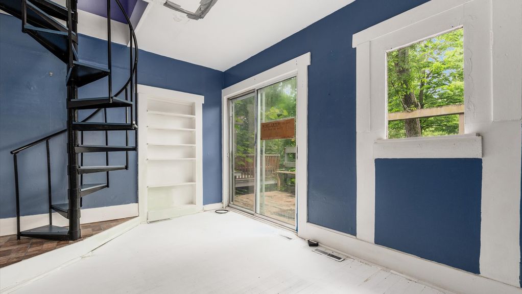 25-zj 339 W Maple St069