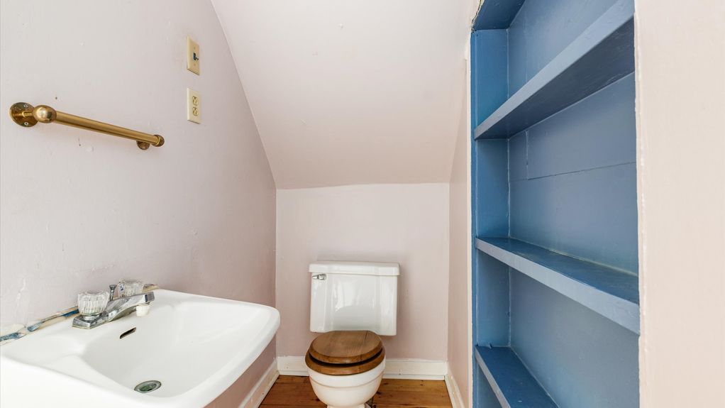 28-zj 339 W Maple St078