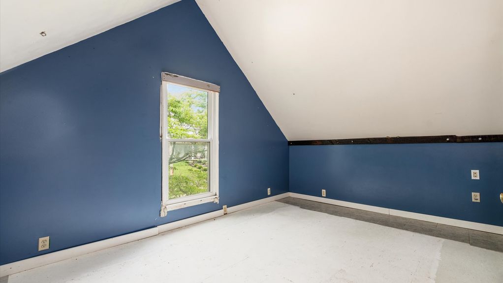 29-zj 339 W Maple St080